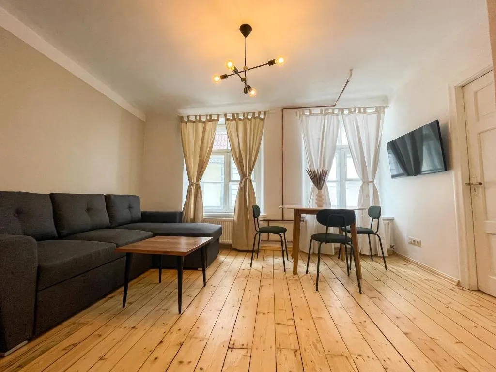 1 bd Old Town apartment – 2 min from Dome Church