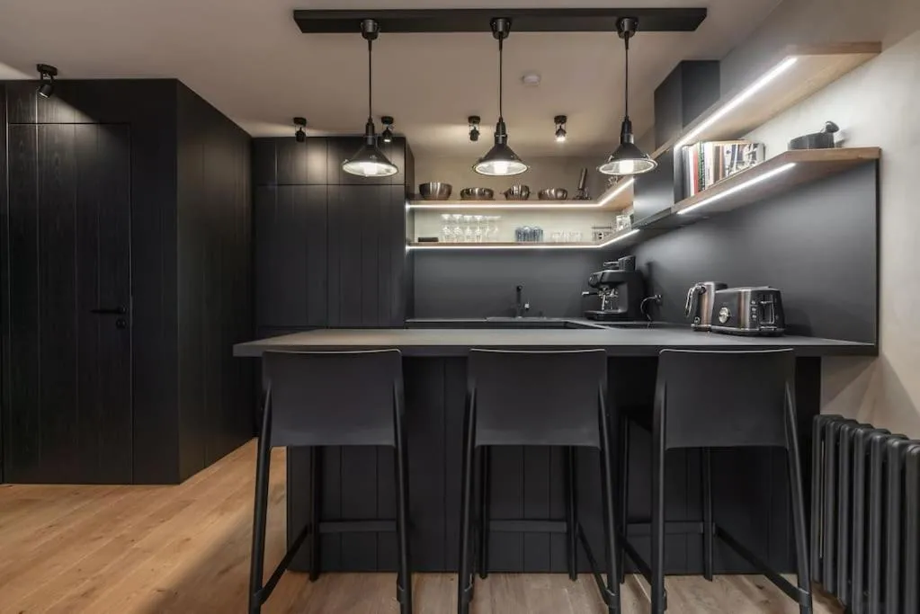 Image 5 of 3 storey apartment with a character and a terrace