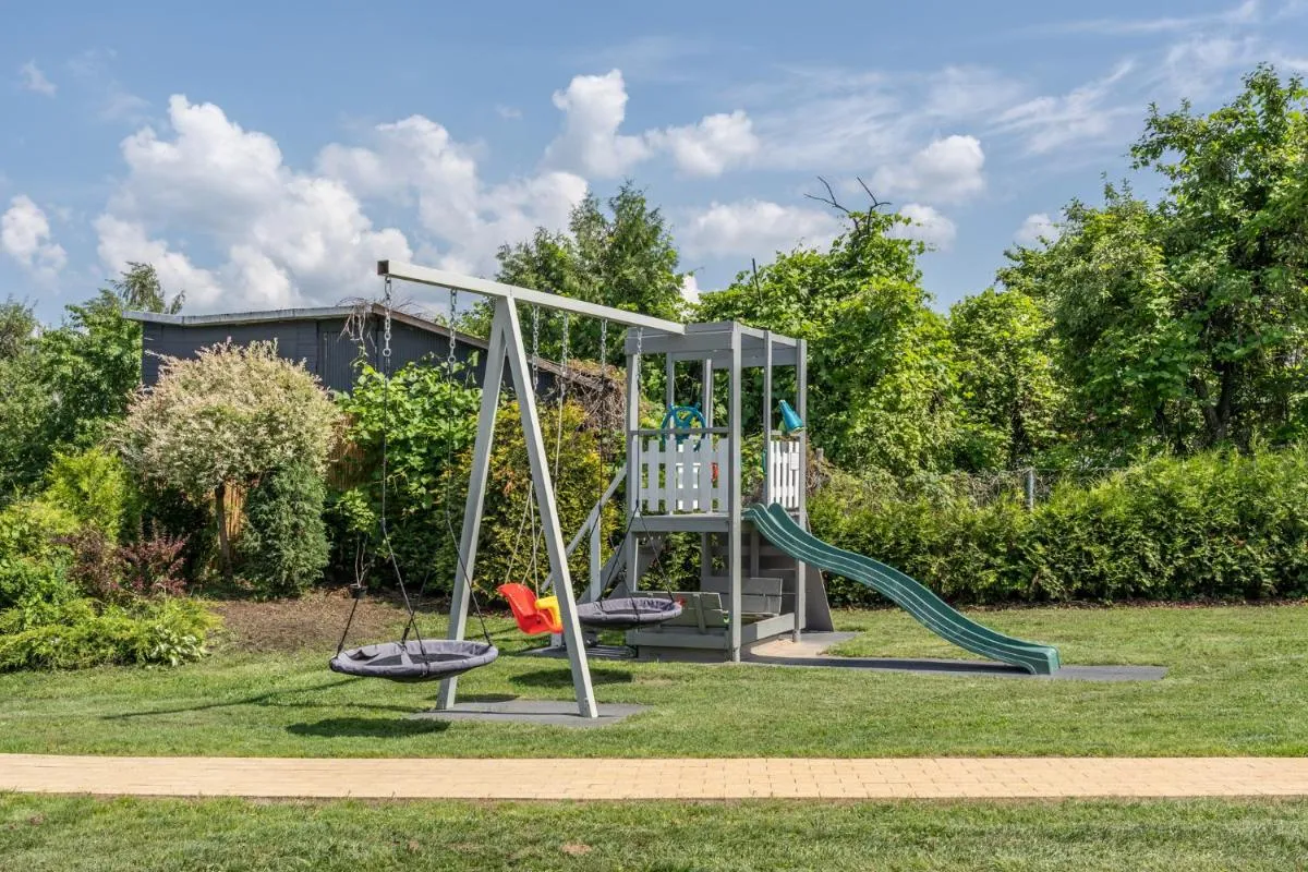 Image 4 of 4 Bedroom House with Playground, BBQ & Free Parking