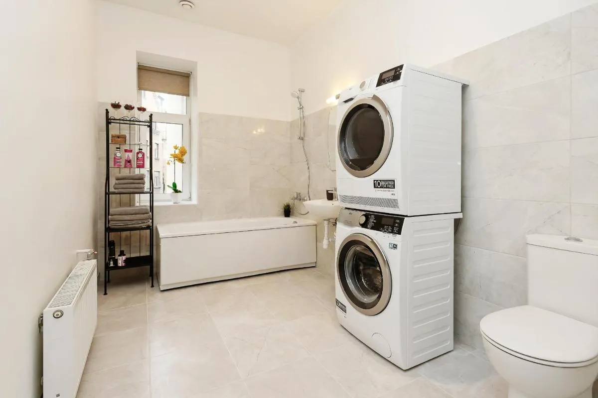 Image 1 of Arida Apartments