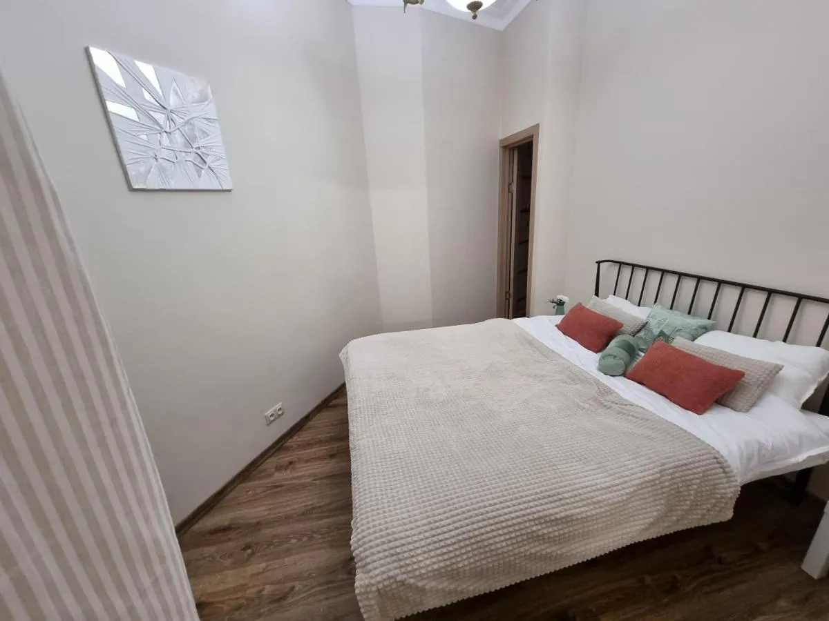 Image 1 of Art Deco One-Bedroom Suite in Library House with Free 5G WiFi