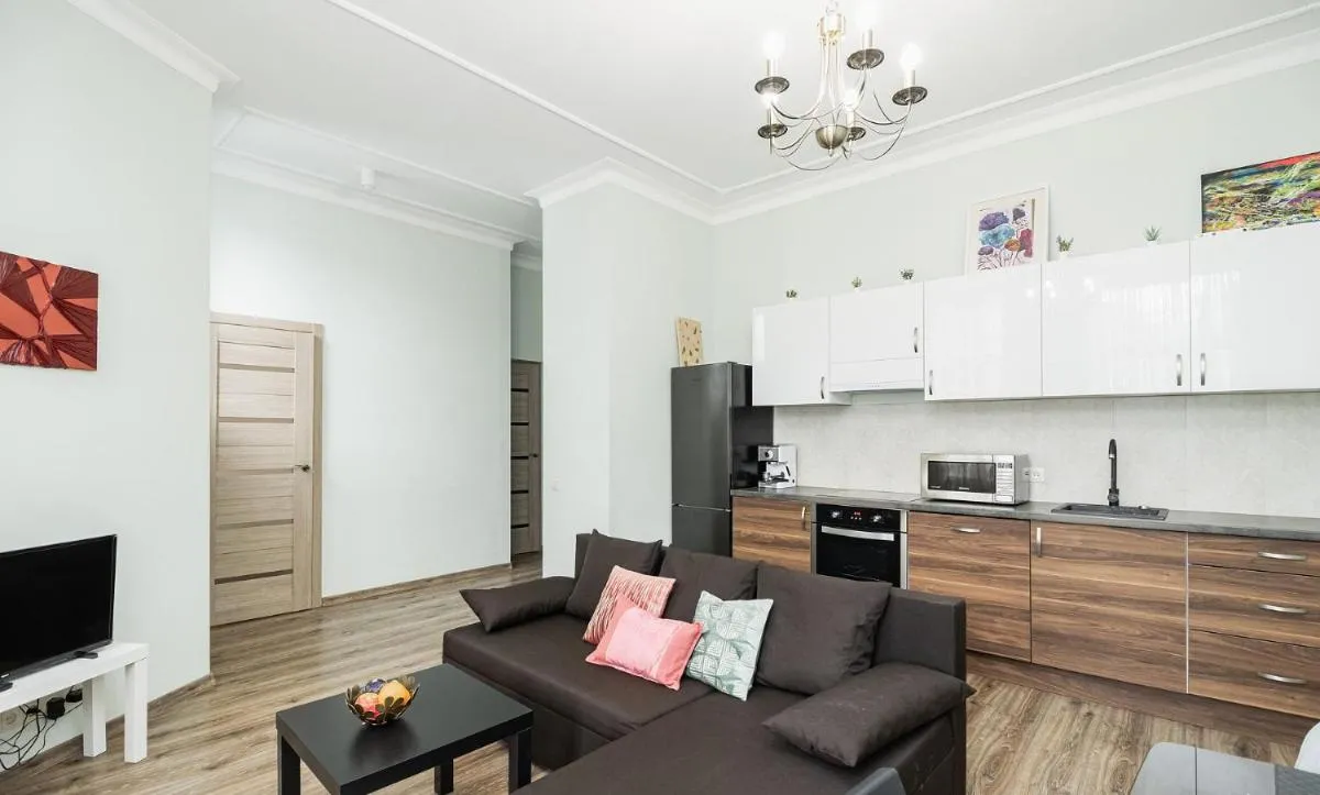Image 3 of Art Deco One-Bedroom Suite in Library House with Free 5G WiFi