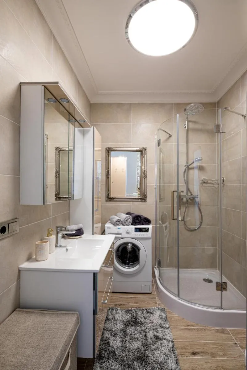 Image 3 of Art Design King Bed Studio Apartment In Old Town