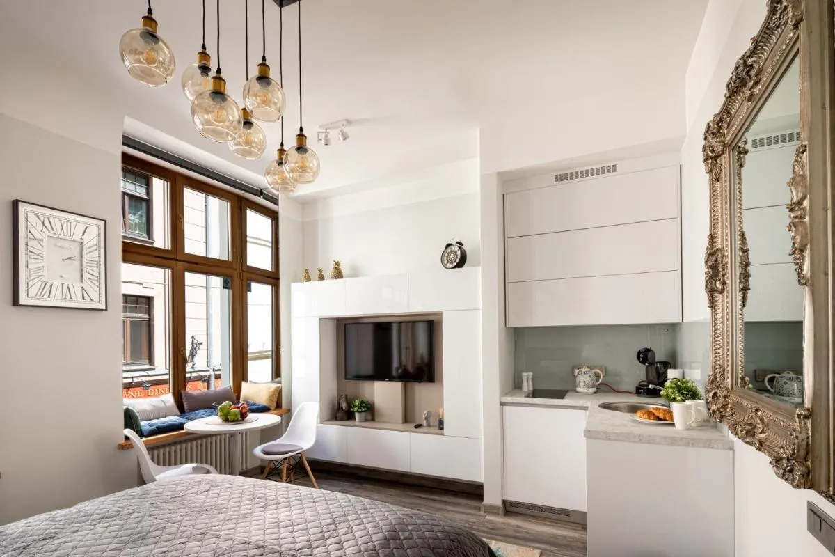 Image 2 of Art Design King Bed Studio Apartment In Old Town