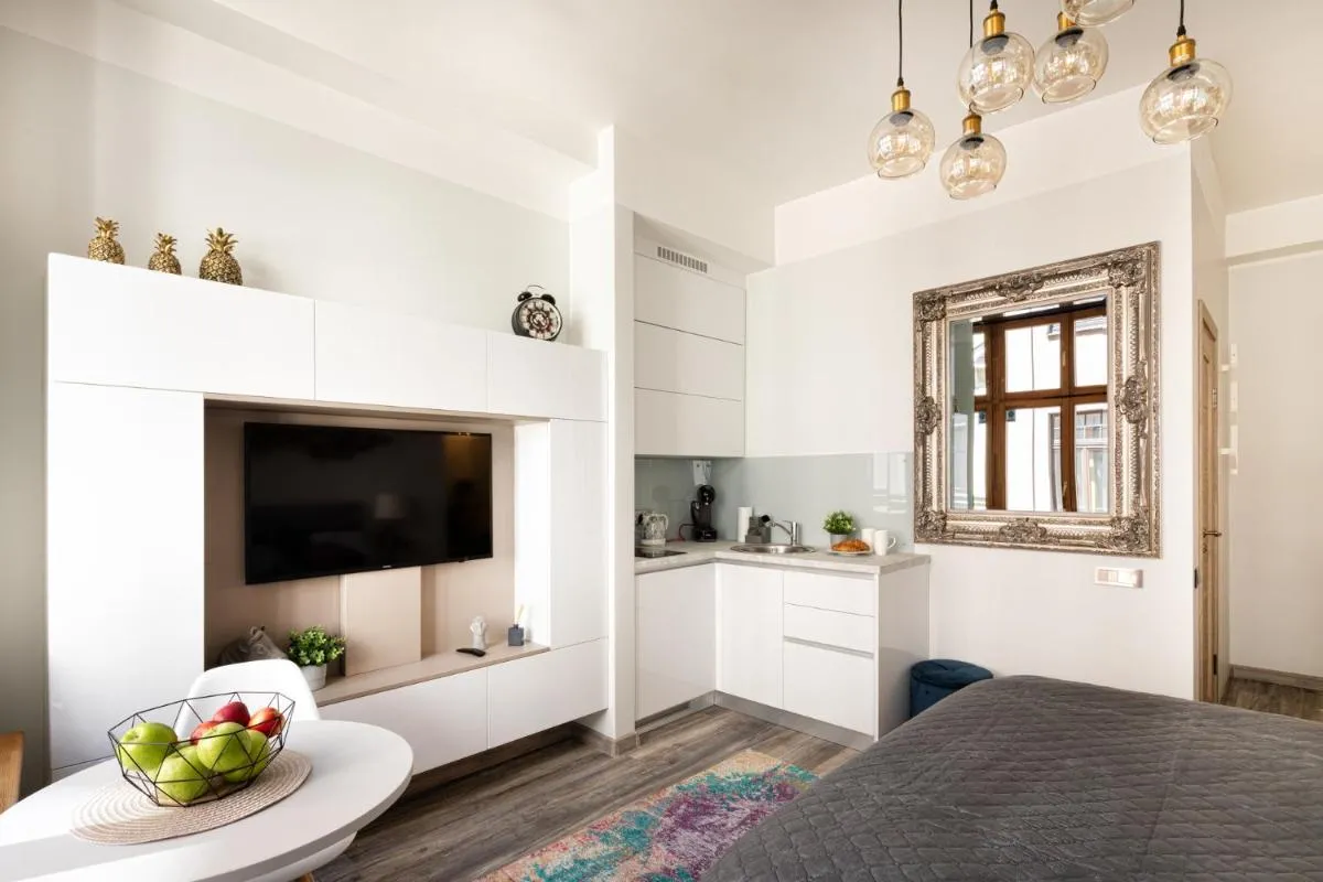 Image 4 of Art Design King Bed Studio Apartment In Old Town
