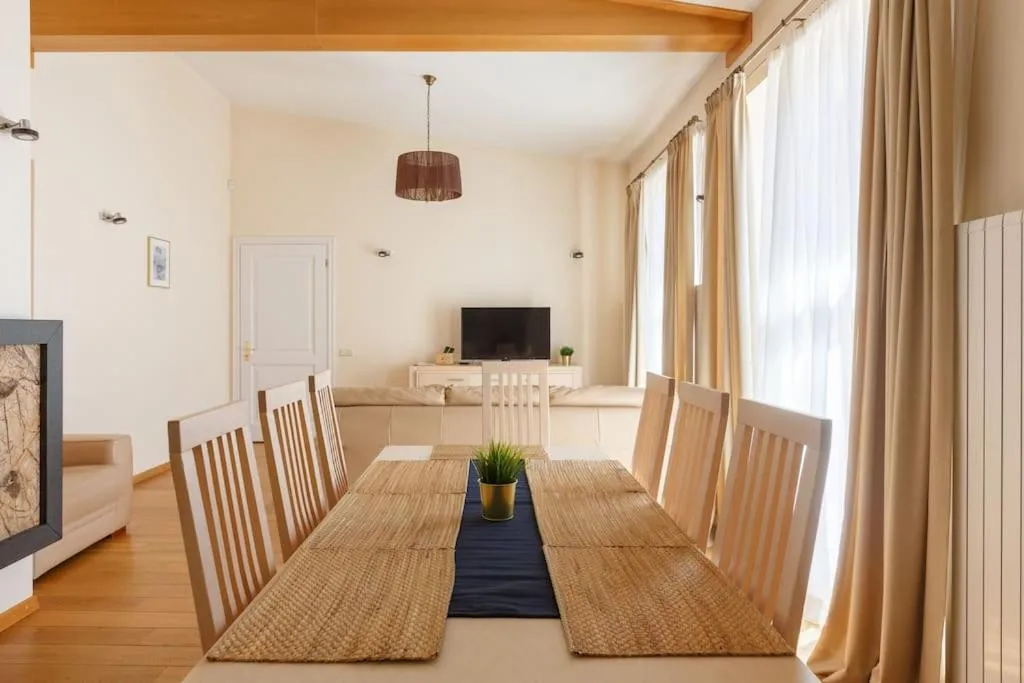 Image of BIG 3-Bedroom and 3-Bathroom apartament