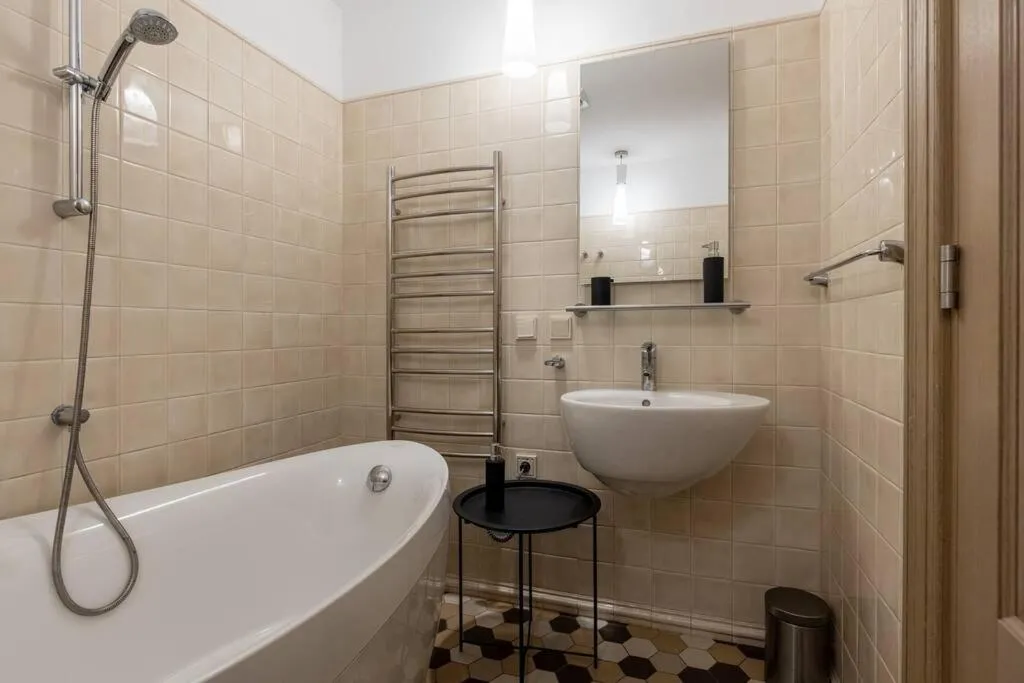 Image 2 of Beautiful 1bd Old Town Apartment
