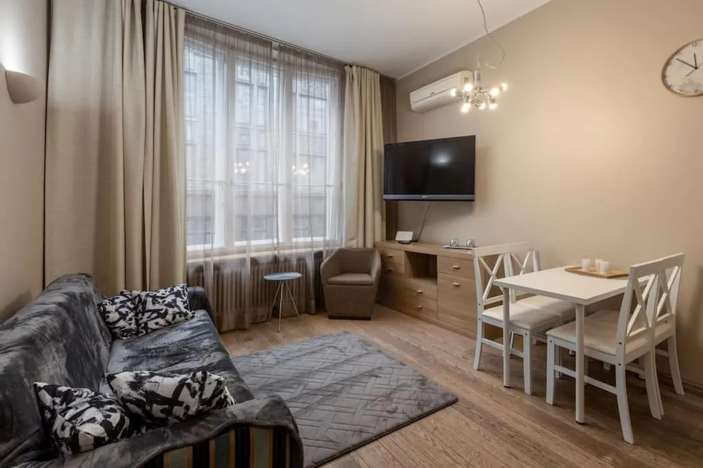 Image 4 of Beautiful 1bd Old Town Apartment
