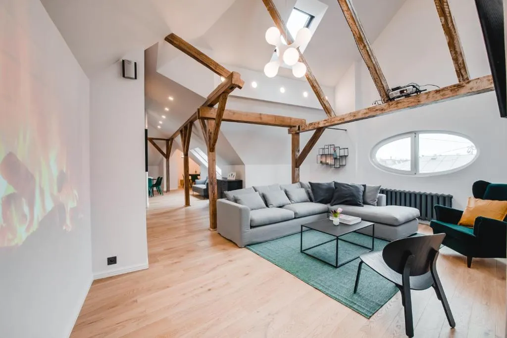 Image 1 of Big Design Apt – Sleeps 12 – Best Location