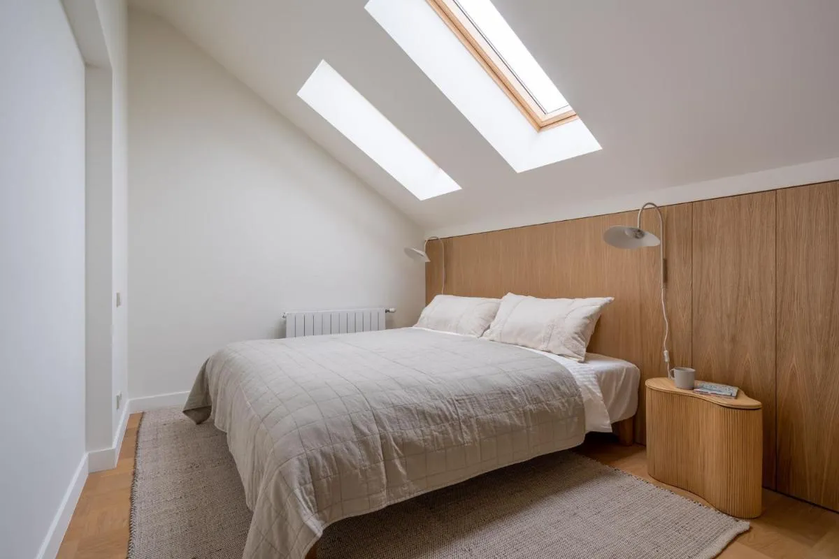 Image 5 of Bright Designer Apartment In City Centre