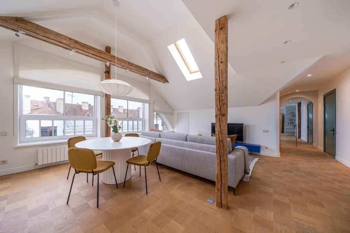 Image 3 of Bright Designer Apartment In City Centre