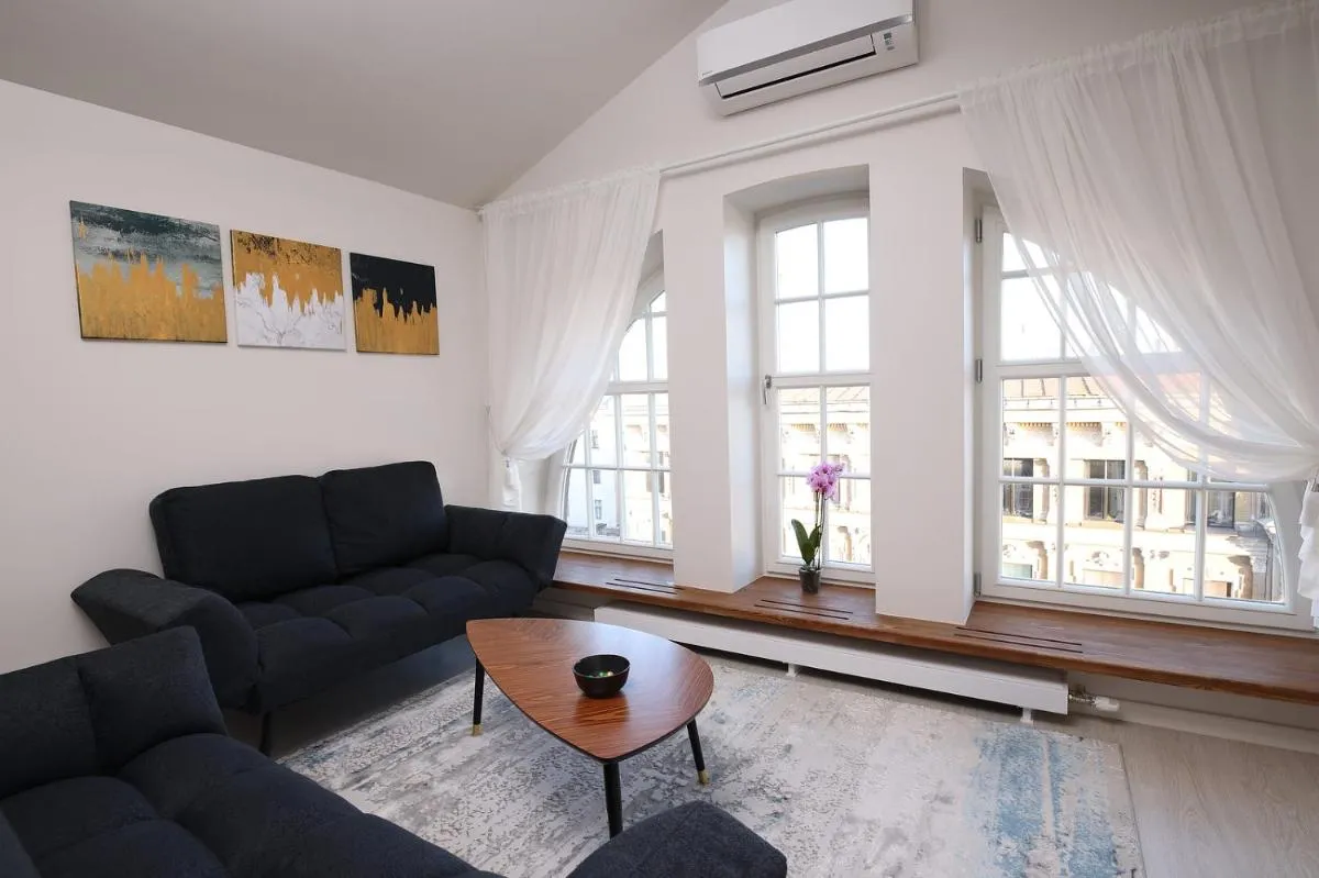 Image 6 of Bright attic flat in the centre