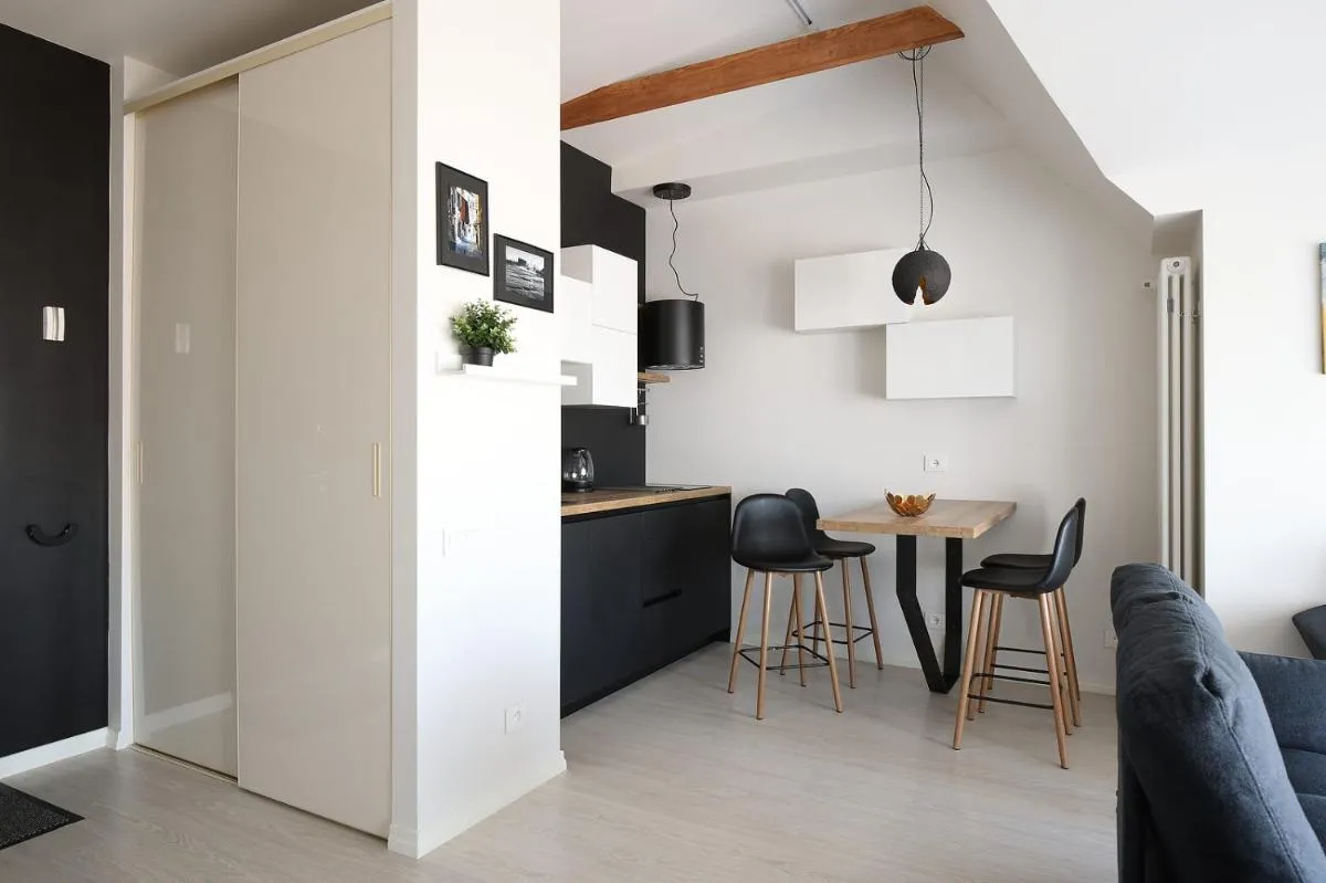 Image 1 of Bright attic flat in the centre