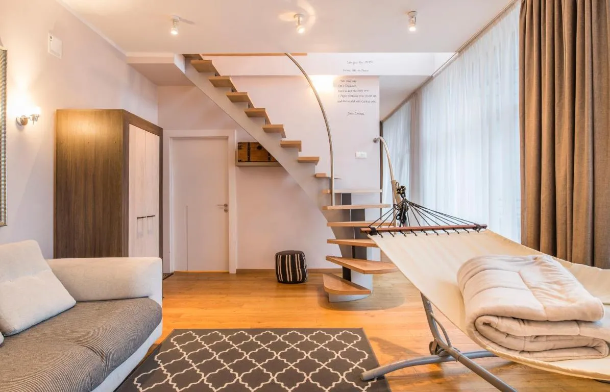 Image of Central 2-level Penthouse with Terrace and free parking
