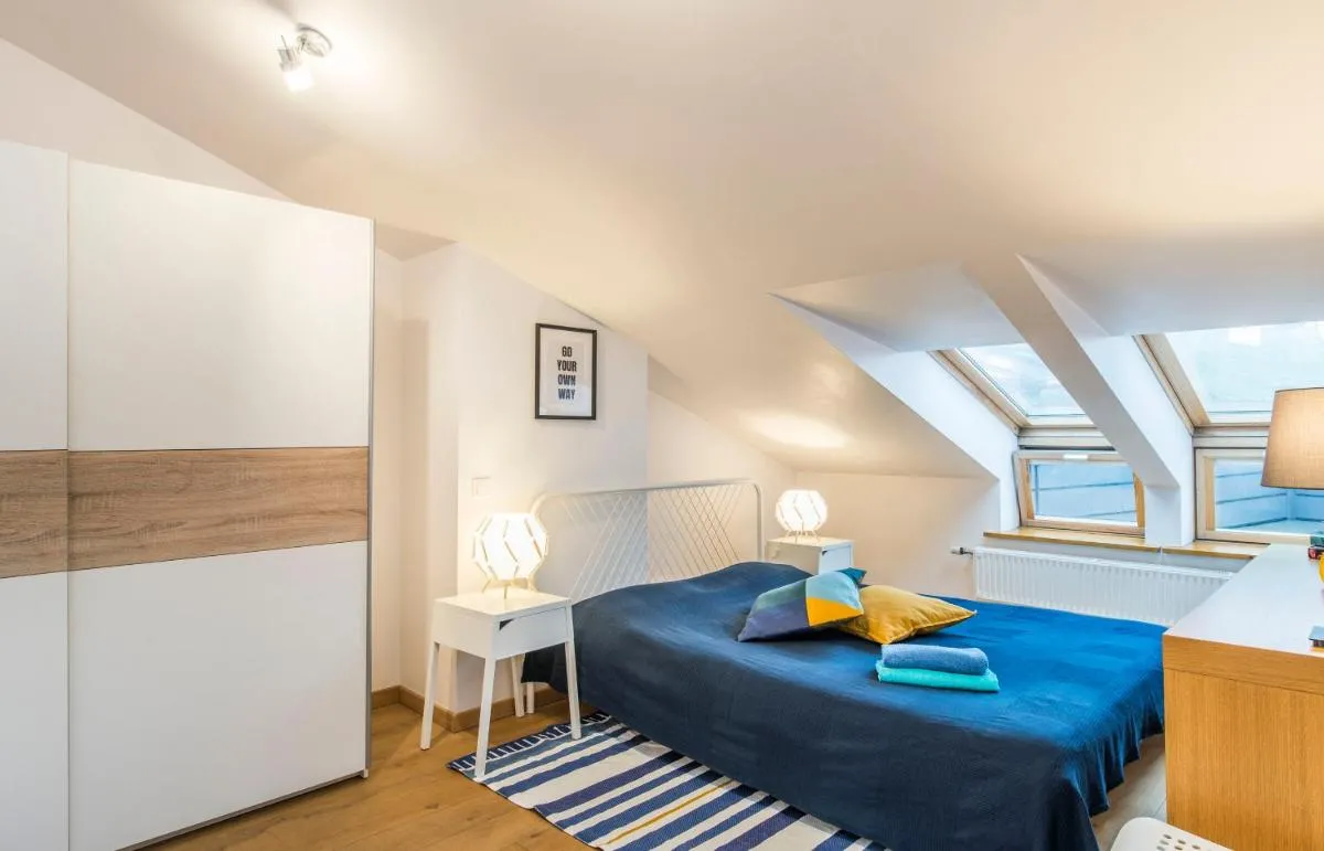 Image 6 of Central 2-level Penthouse with Terrace and free parking