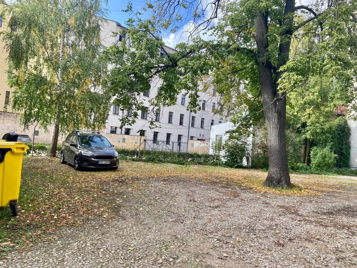 Image 5 of Central, Spacious, Elegant Apartment – Free Private Parking!
