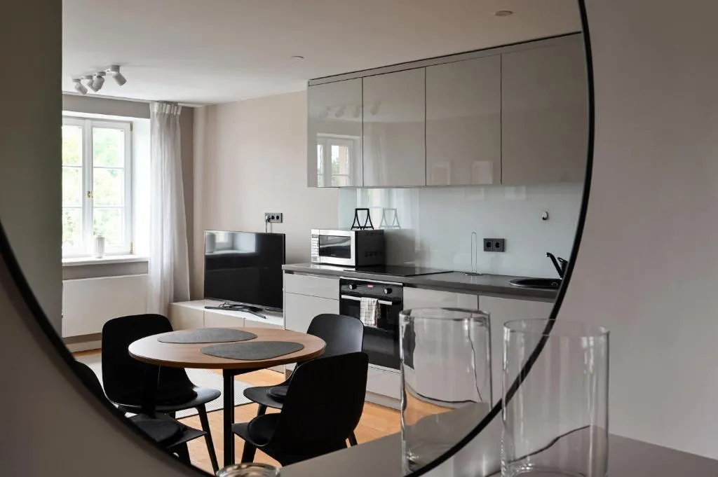 Image 1 of Central & Modern 2bdrm Apartment