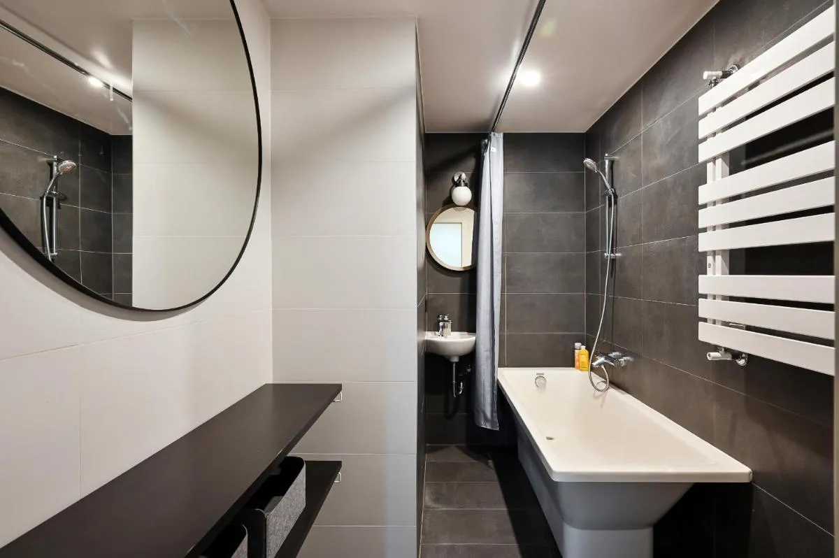 Photo 3 of Central & Modern 2bdrm Apartment