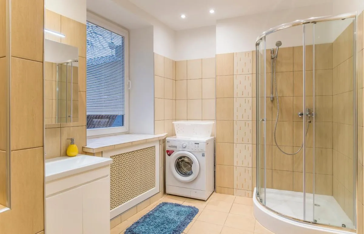 Image 2 of Charming spacious 3 bedroom in Old Town
