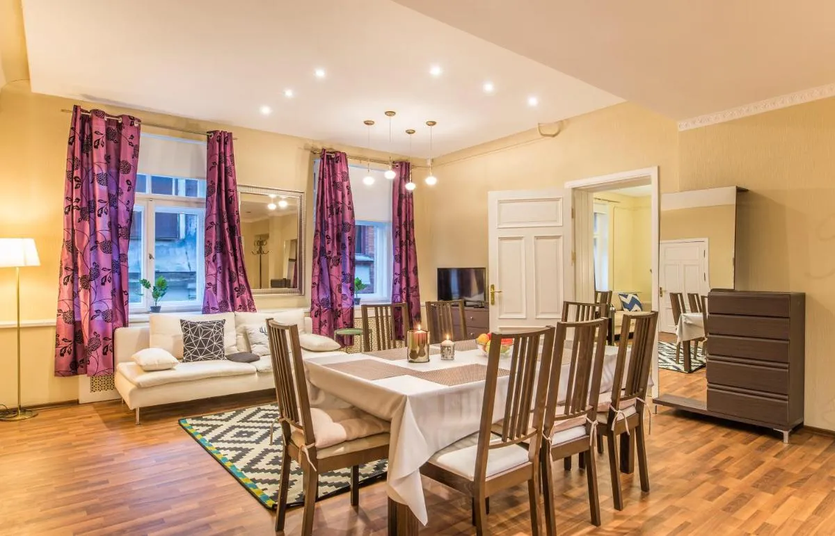 Image 4 of Charming spacious 3 bedroom in Old Town