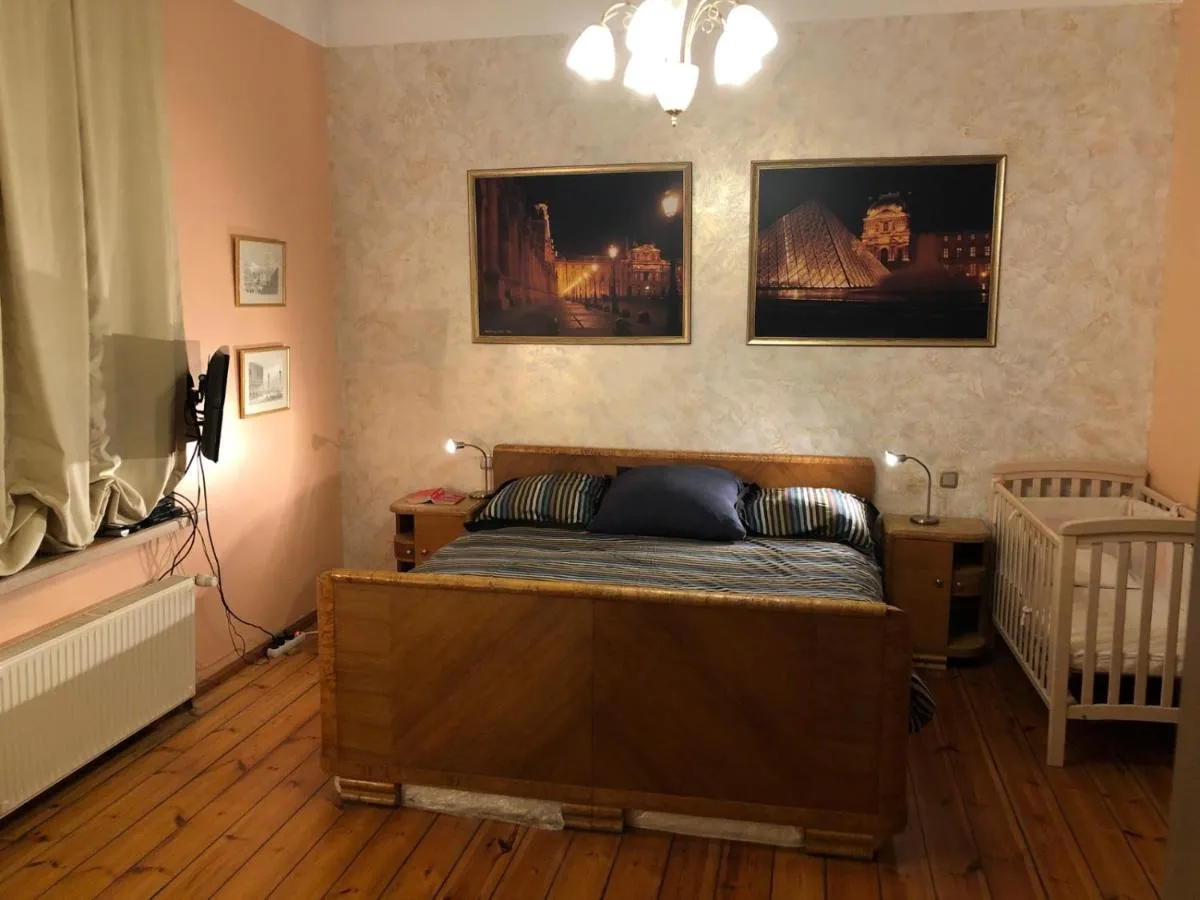 Image 1 of Classical large apartment on Alberta street, FREE PARKING