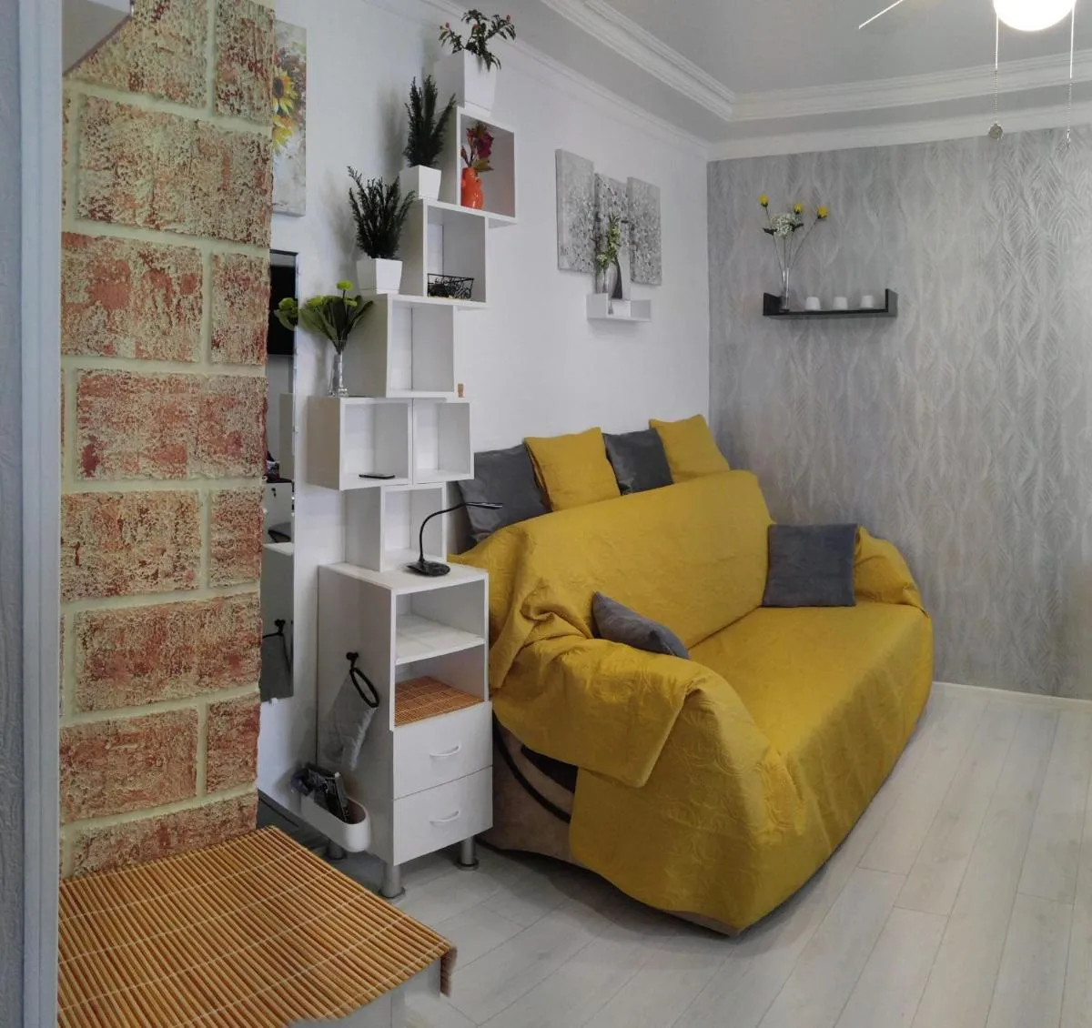 Image 1 of Colorfull Experience in Hause built 1910 Fast free WiFi Free Parking