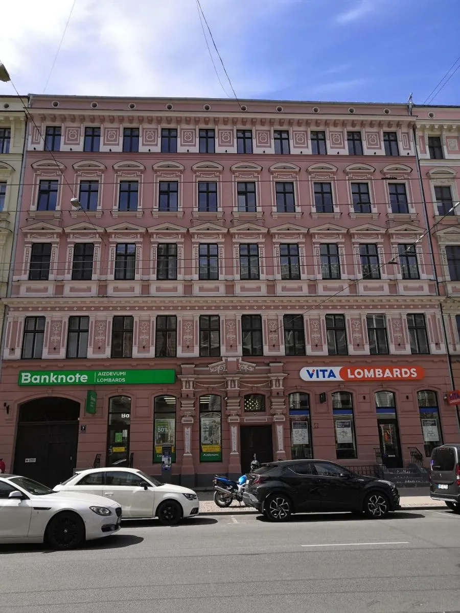 Image 5 of Cosy one seperate bedroom apartment in city center, perfect for family trip.