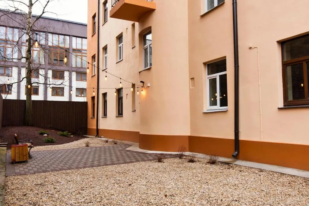 Image 5 of Cute studio APT with a View over the rooftops and Free parking in the area