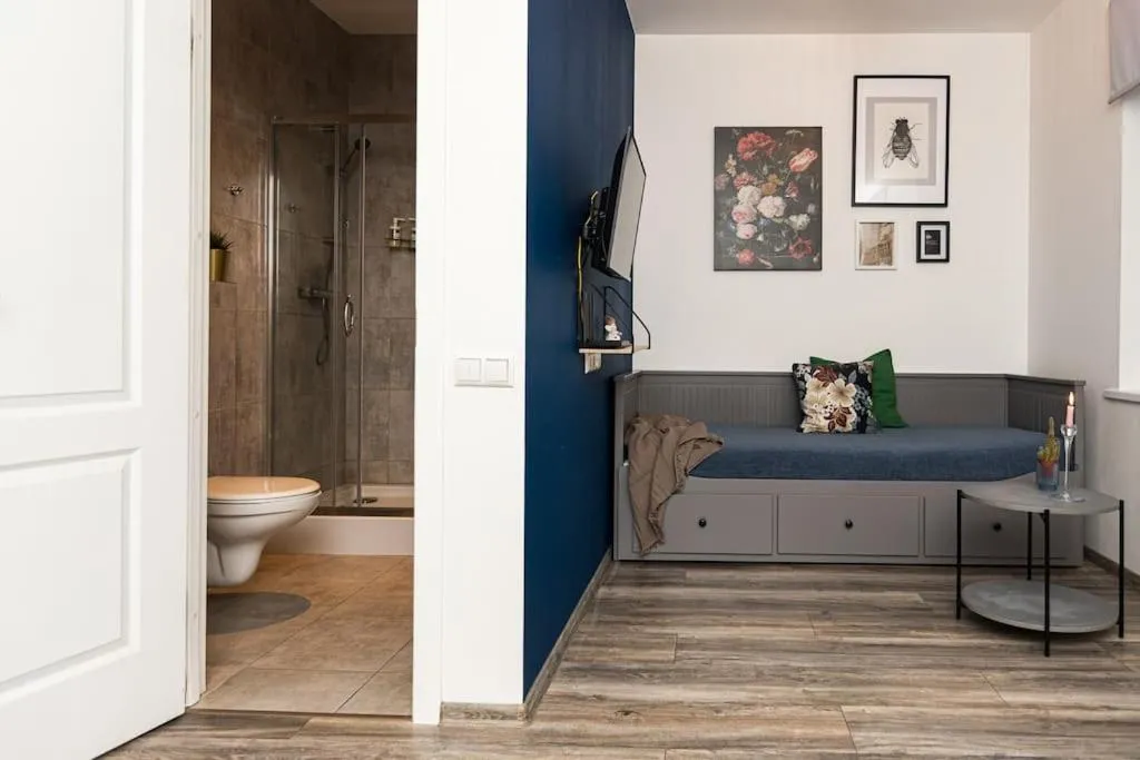 Image 2 of Cute studio APT with a View over the rooftops and Free parking in the area