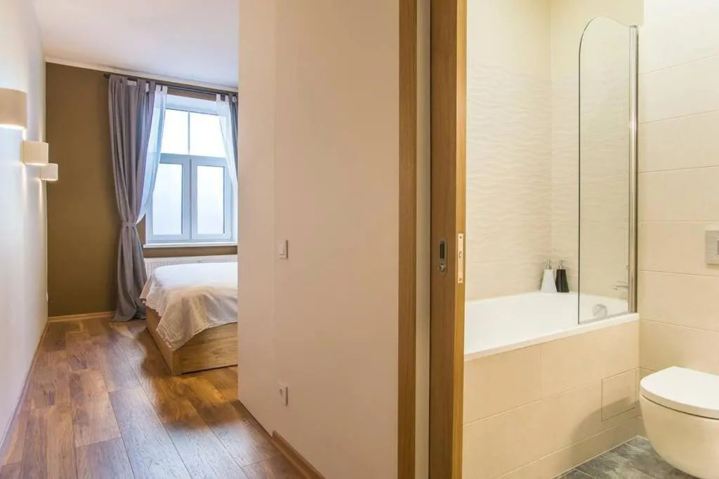 Image 2 of Design apartment, 2 en-suite rooms – very central