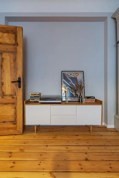 Image 4 of Design apartment with Vintage Twist in Central