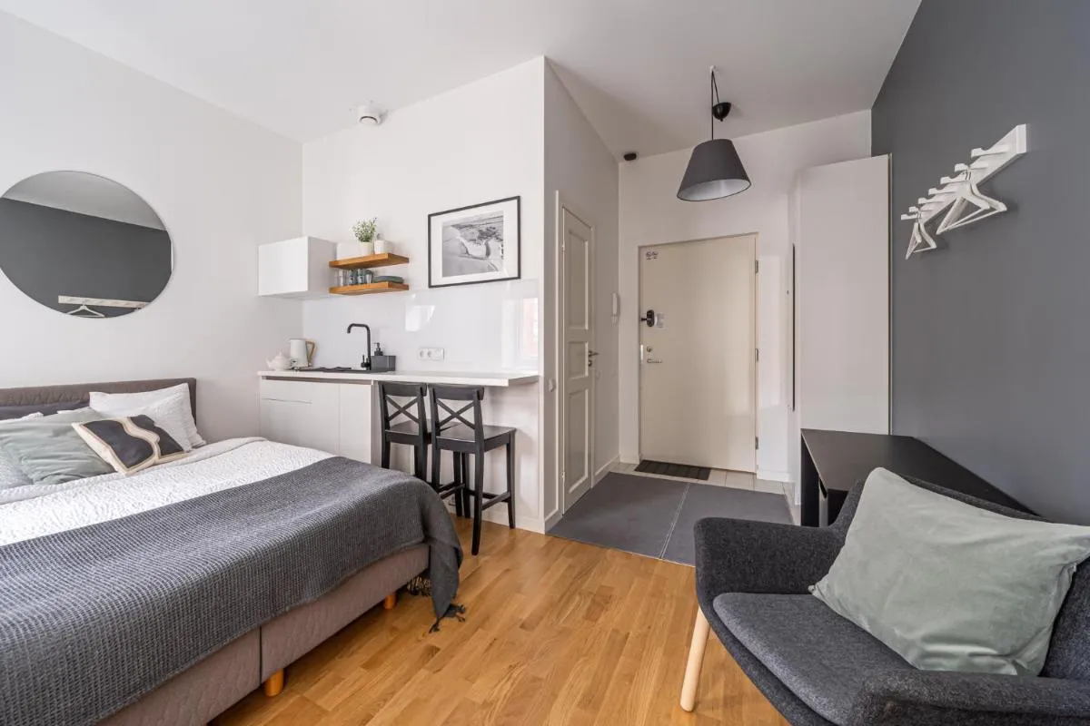 Image 1 of Elegant Studio with airconditioner and elevator, 9 min walk to Old town