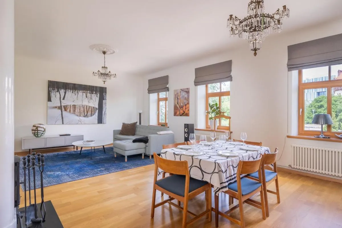 Image 3 of Elegant and spacious apartment