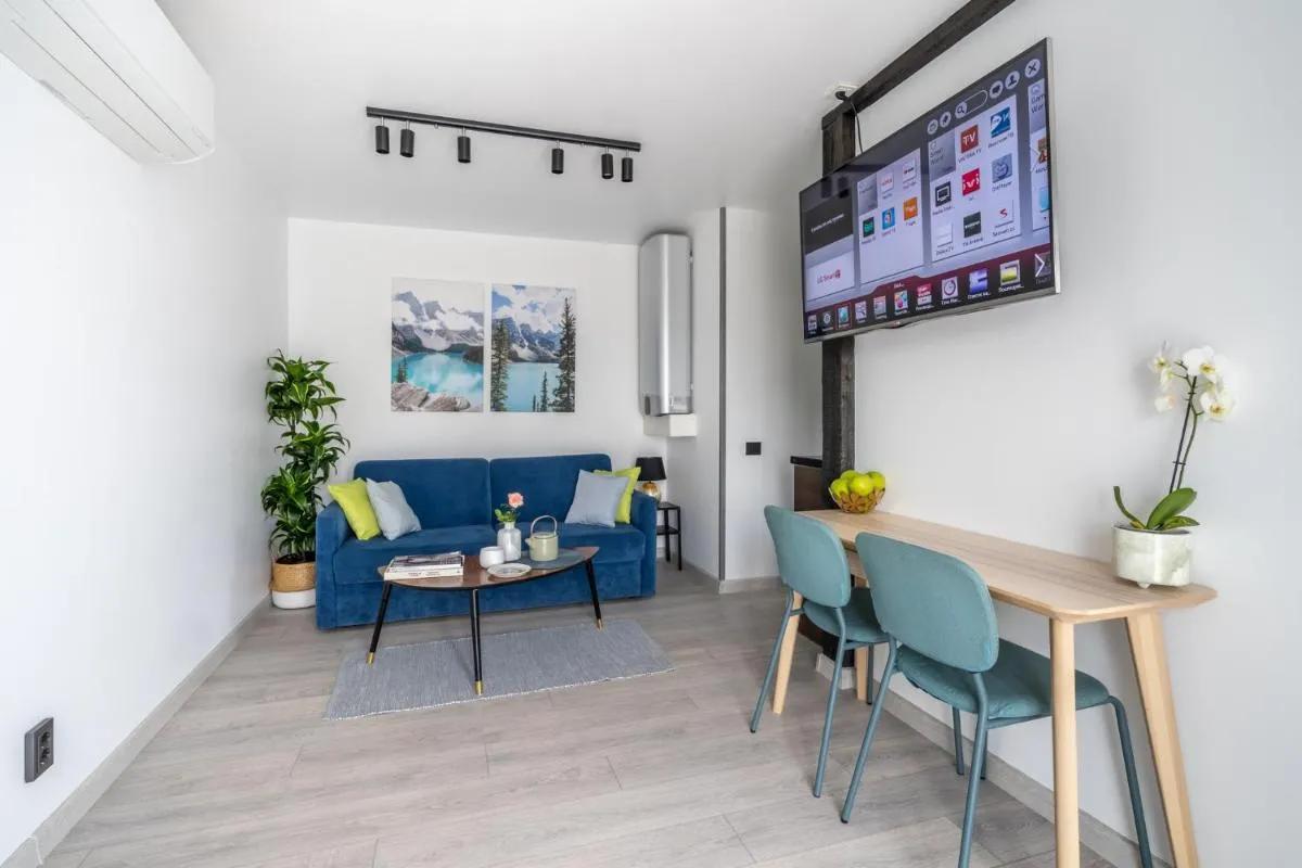 Image 2 of Family Garden House with Free Private Parking & Playground