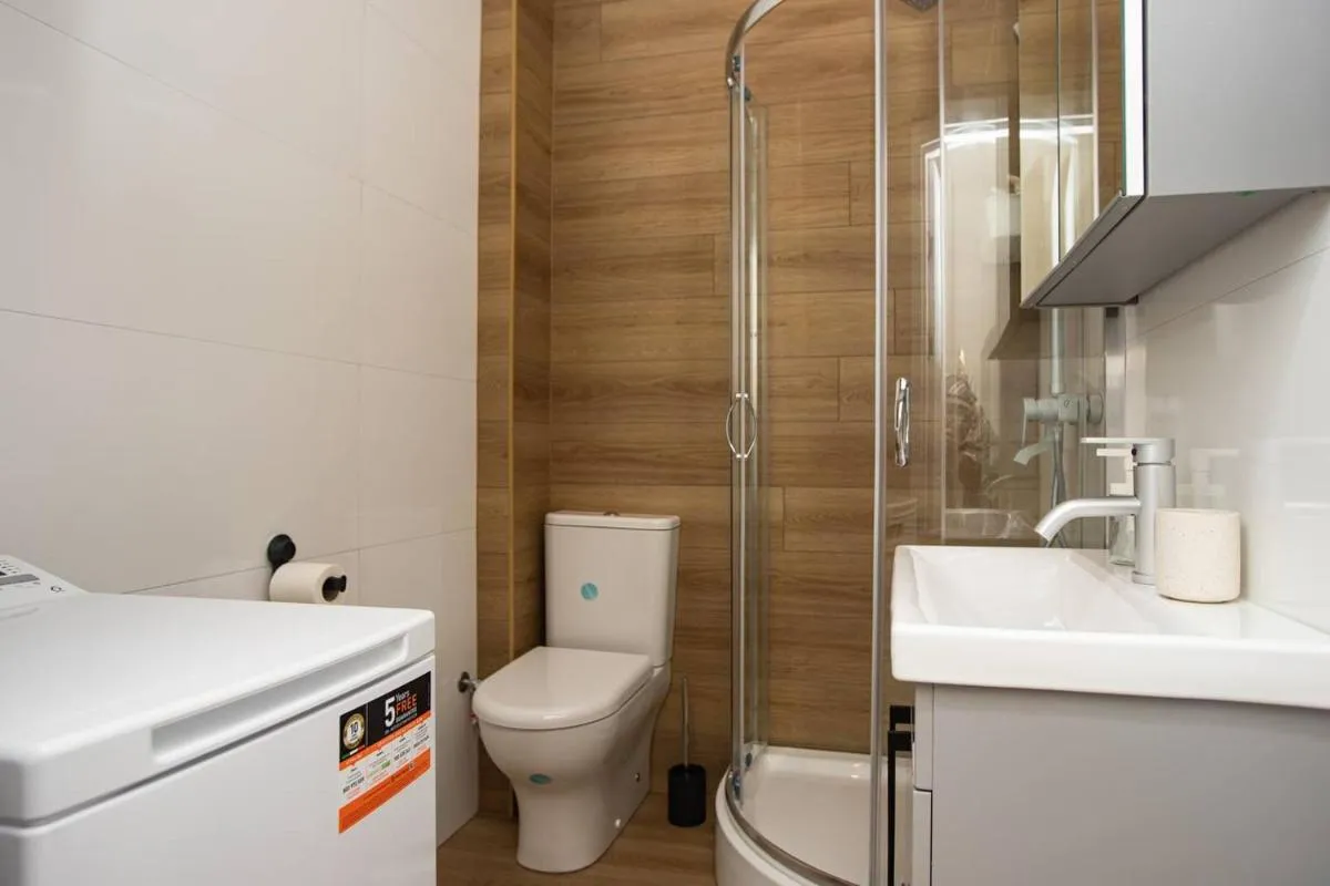Image 5 of Fully equipped flat, 10 min walk away to central station, 2nd floor