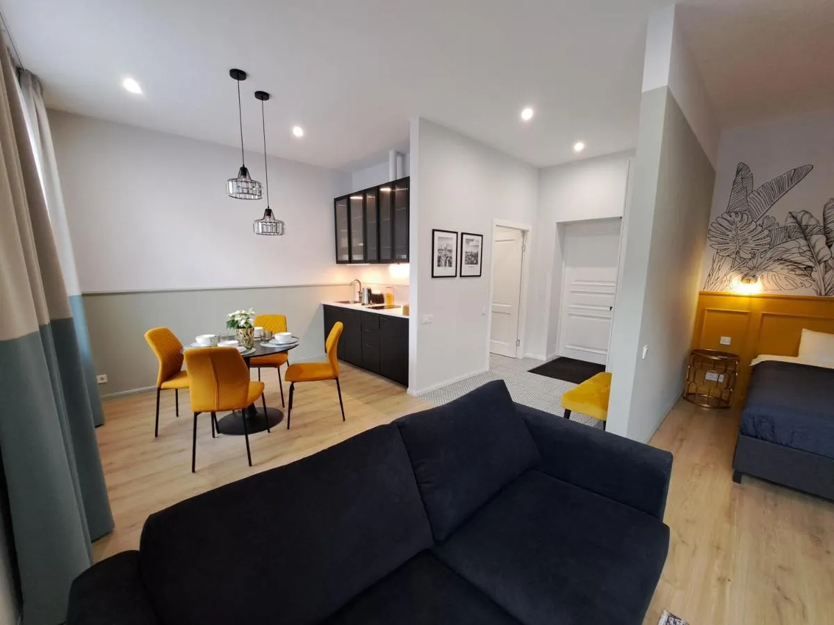 Image 3 of Golden Palms Apartment in the city centre