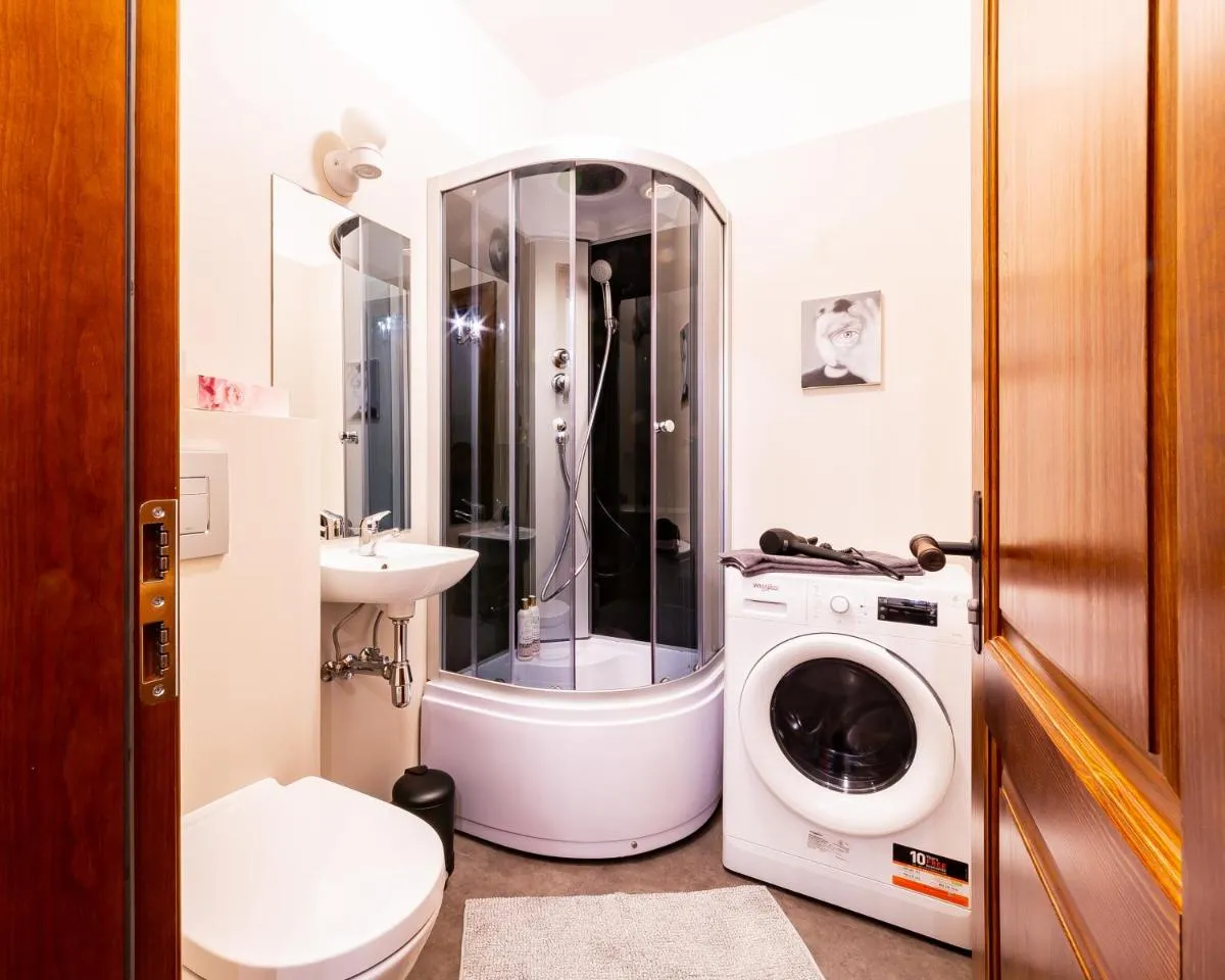 Image 2 of Gourmet Storie’s AP 68sqm Renovated Free parking