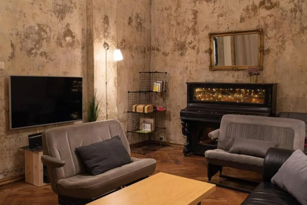 Image 4 of Horse House Apartment