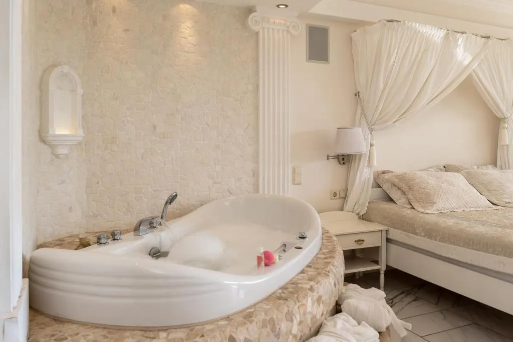 Image 1 of Jacuzzi Penthouse with Terrace and Free Parking – Riga
