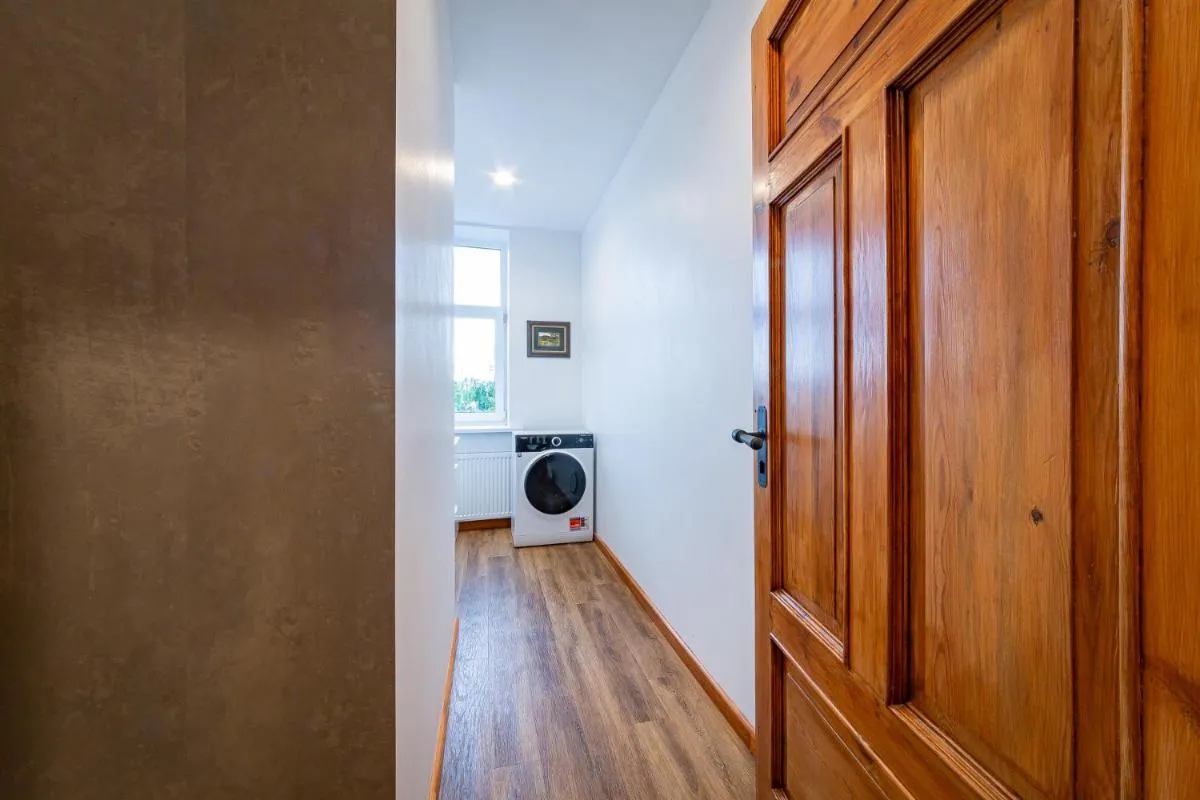 Image 4 of Just Renovated Stories Apartment Free parking
