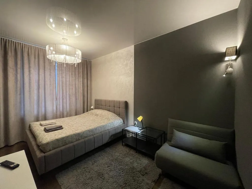 Image 1 of Kingsize bed SELF CHECK IN & Smart tv and FREE Parking