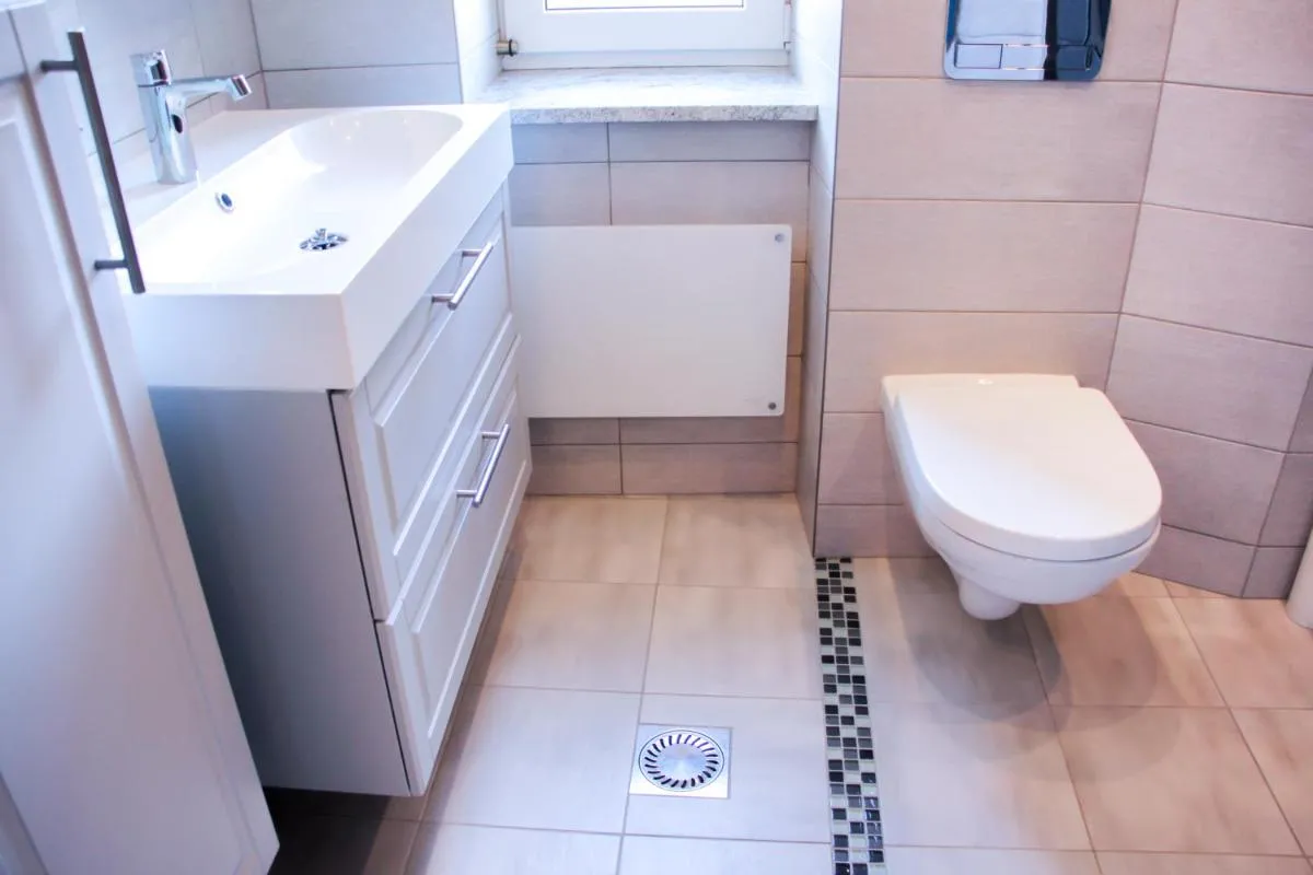 Image 2 of Luxury Renovated – 600 Mbit – 64 M2 – 65 inch TV