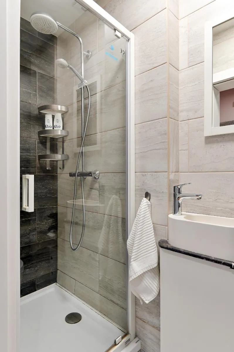 Photo 3 of Luxury 110m2 Apartment with Bathtub – Caka Street Central
