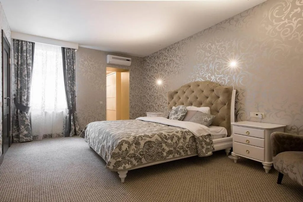 Image 1 of Luxury and Romance in Old Town
