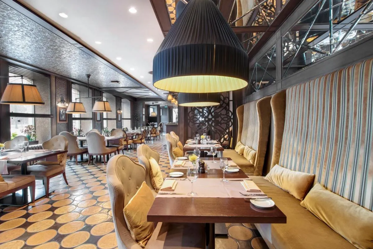 Image 2 of Metropole Hotel by Semarah