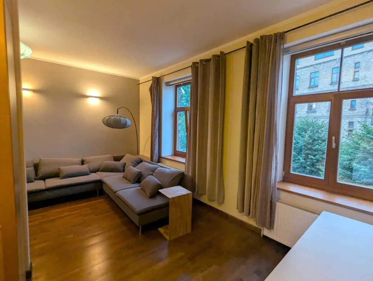 Image 1 of Midcentury modern, quiet, 40m studio with bath