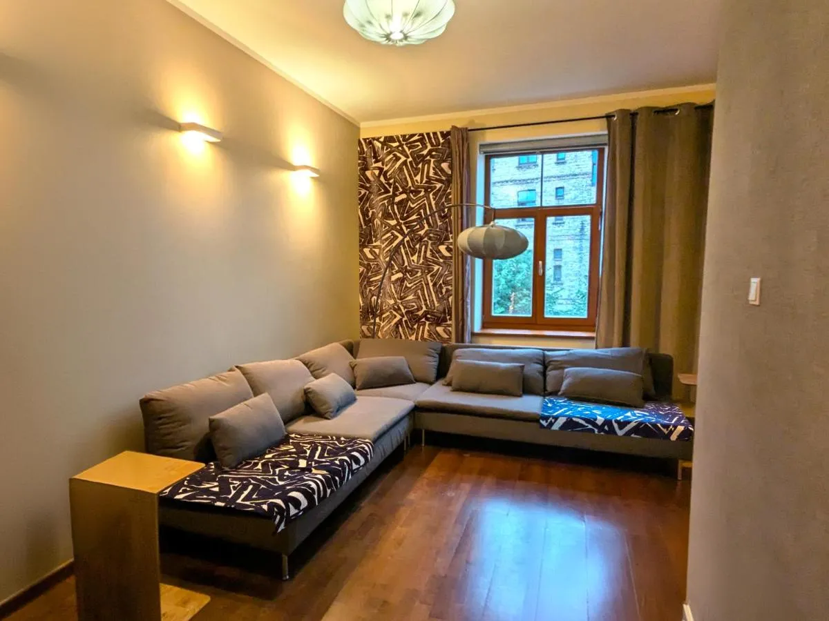 Image 6 of Midcentury modern, quiet, 40m studio with bath