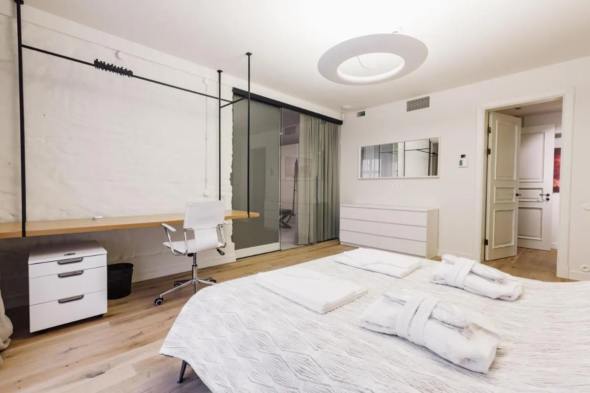 Image 2 of Millionaire suite