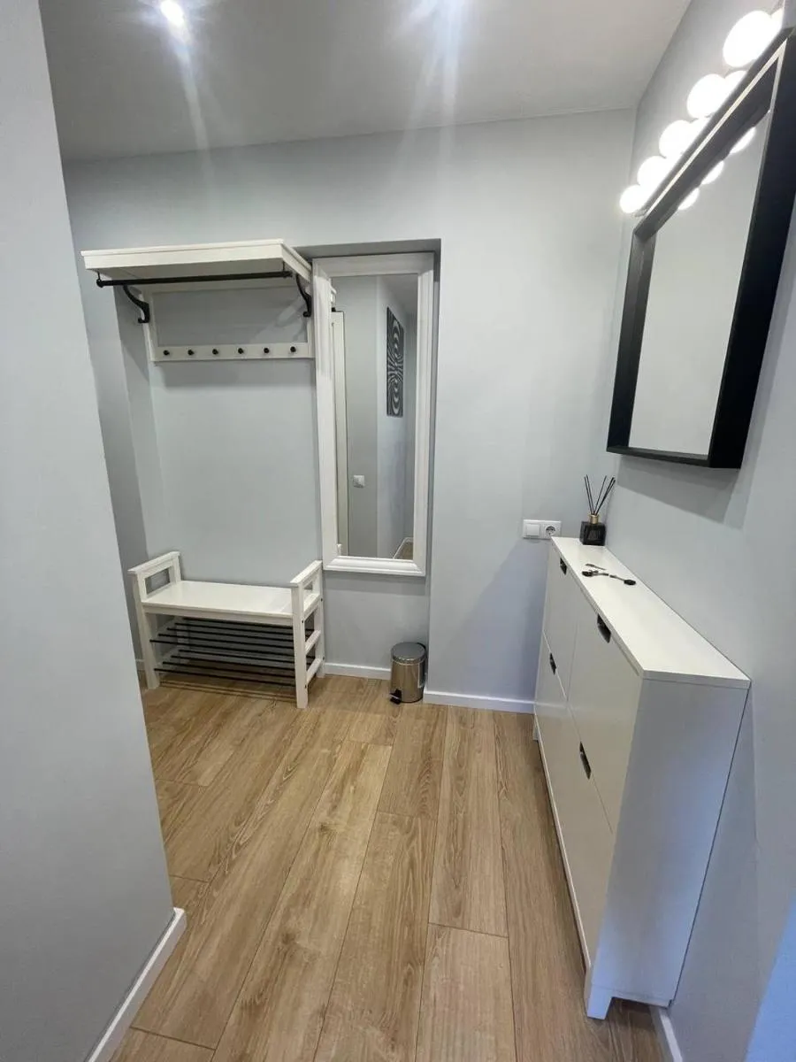Image 6 of Modern 1BR Haven near Two Parks
