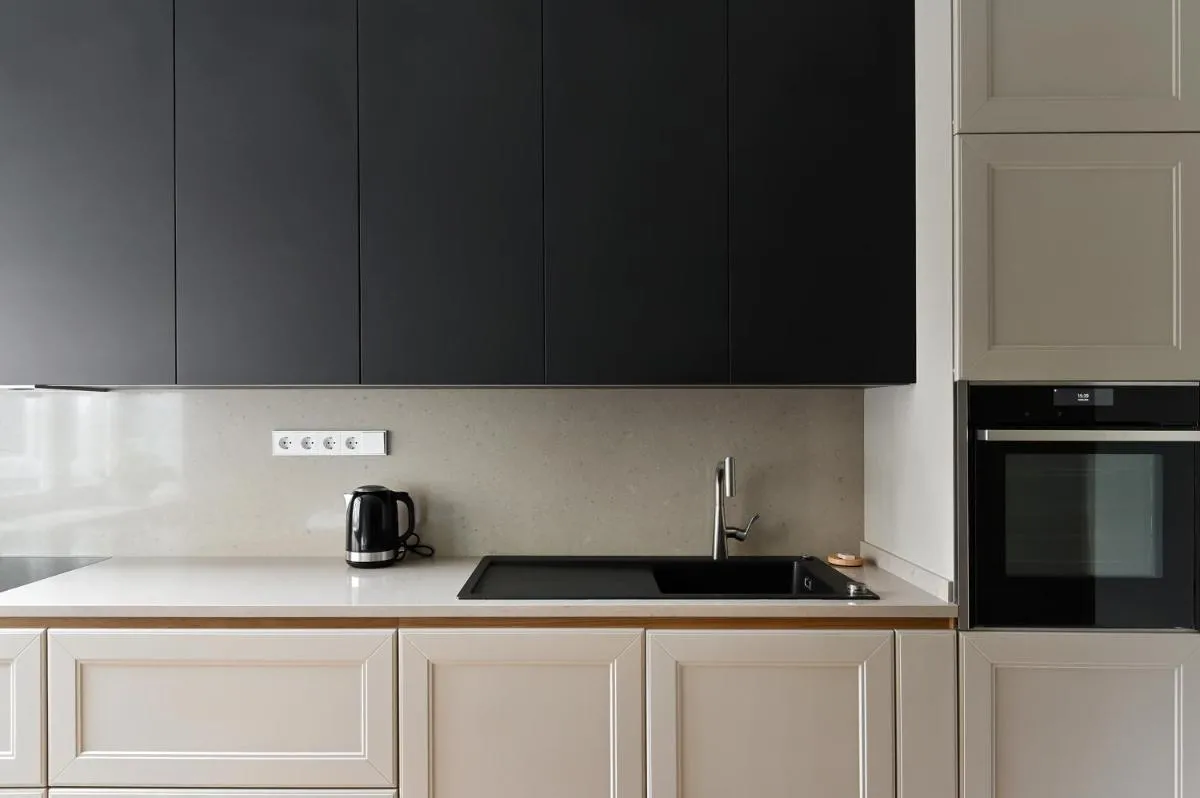 Image 2 of Modern 2-bdrm Centre apartment